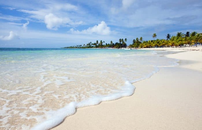 Praia do Caribe na Ilha de Saona, República Dominicana.